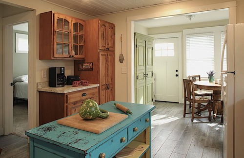 Grand Junction House | Elegant Downtown 'Sunshine Cottage'