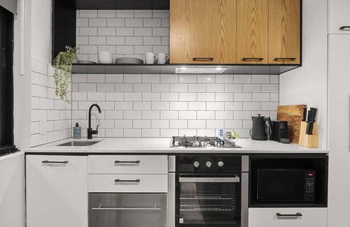 East Melbourne Apartment | Elegant East Melbourne 1-Bed by Fitzroy Gardens