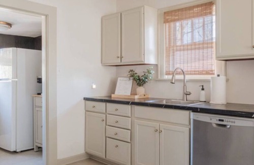 Champaign House | Elegant Family/Pet Friendly Cottage in Coveted Clark Park
