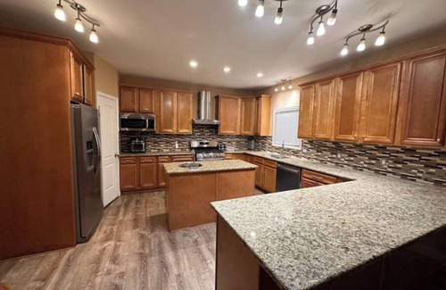 Westmont House | Elegant Getaway near Oakbrook Mall 20 min dtwn CHInn