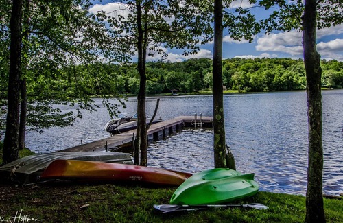 Aldenville House | Elegant & Grand 4 BR/3 Bath Home w/ Lake & Dock in Poconos Near Honesdale, PA