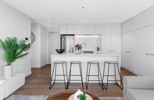 Flemington Apartment | Elegant Inner-West 2-Bed with City Views & Pool