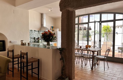 Oropesa House | Elegant mansion with swimming pool in medieval village 144km from Madrid