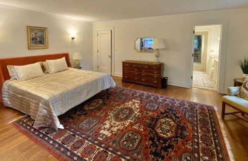 Cleveland Villa | Elegant Mansion-Sleeps 20-Minutes from Clinic & Downtown