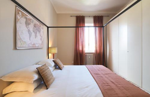 Porta Tenaglia Apartment | Elegant Moscova Apt