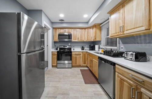 Shelby Township House | Elegant Oasis 4 Bedroom Home Away from Home