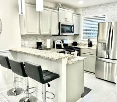Forest Park House | Elegant Oasis Townhome, 10 Mi to Downtown, near Airport