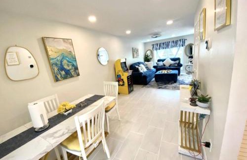 Forest Park House | Elegant Oasis Townhome, 10 Mi to Downtown, near Airport