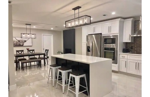Wellington House | Elegant pool home in Prime Equestrian area
