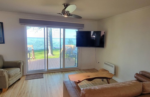 West Nipissing Cottage | Elegant Sandy Lakefront Cottage with Paddle boat/Kayaks