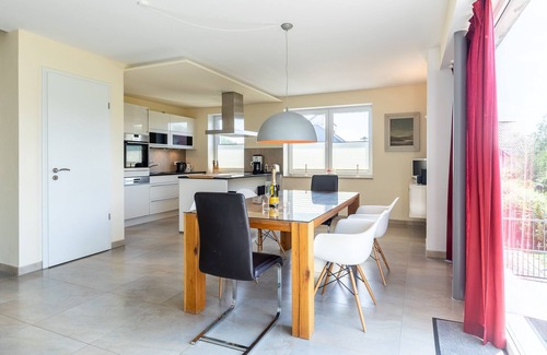 Wohlenberg House | Elegant semi-detached house, 300m from the beach, sea view, steep coast
