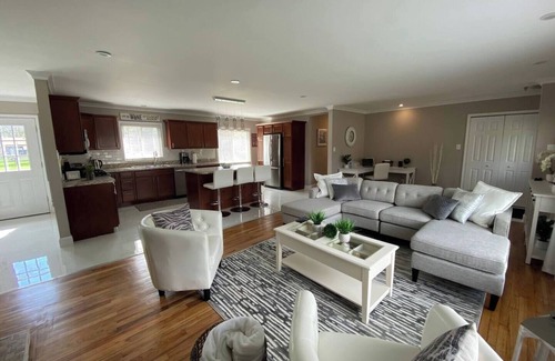 Harper Woods House | Elegant & spacious 3/2 Gem in Harper Woods