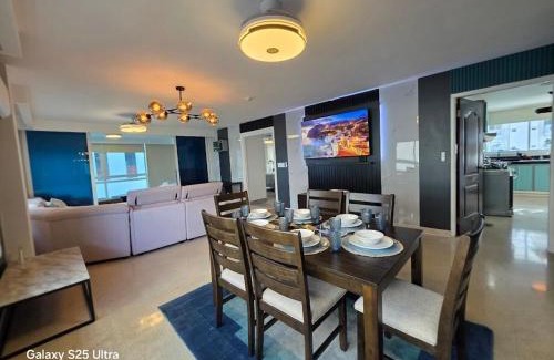Calidonia Apartment | Elegant Spacious Apt on the Cinta Costera N#9