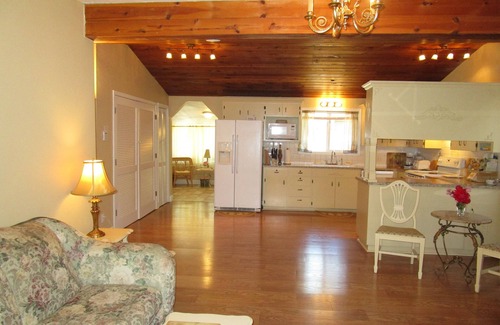 Creswell House | Elegant & Spacious Home! 5 Bed & 3 Bath, 15 min. to U of O, Sleeps 14, 174.00