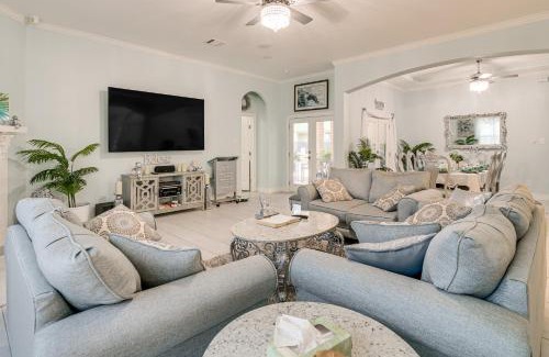 Spring House | Elegant Spring Home with Full Kitchen and Pool