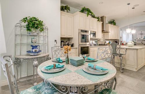 Spring House | Elegant Spring Home with Full Kitchen and Pool