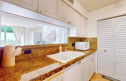 Aventura Apartment | Elegant Stay Near Ocean Drive