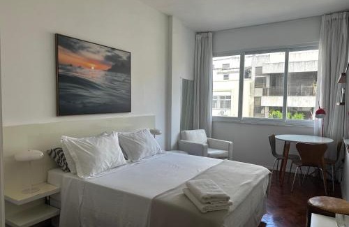 Ipanema Apartment | ELEGANT STUDIO VISTA LATERAL MAR IPANEMA BEST LOCATlON