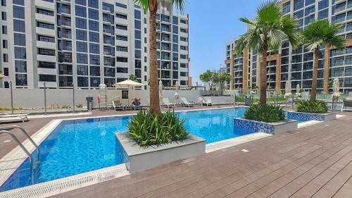 Nad Al Sheba Apartment | Elegant Studio with Garden in Meydan - Dubai