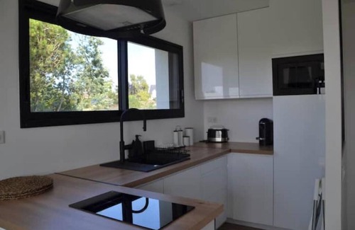 Binic Apartment | Elegant T3 outbuilding with sea view and direct GR34 access - Coastal escape guaranteed!