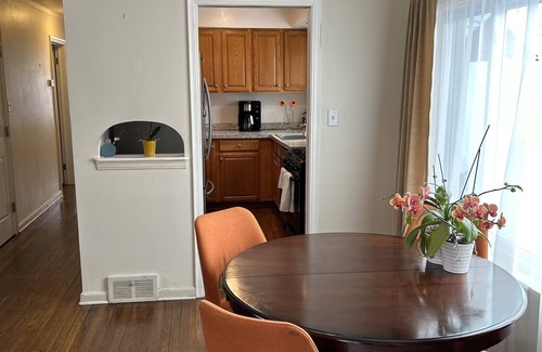 Wyandotte House | Elegant three-bedroom cozy family house 10-minute walk to downtown Wyandotte
