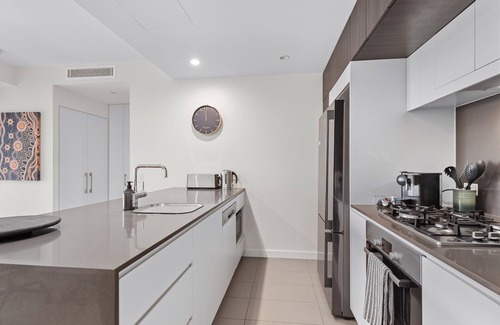 Eagle Farm Apartment | Elegant + Tranquil! 1Bed/1Bath/1Car ~ Hamilton