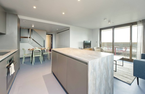 Poplar Apartment | Elegant two-bedroom apartment in vibrant Poplar
