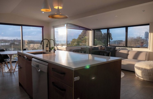 Freemans Bay Apartment | Elegant Urban Retreat in Freemans Bay.