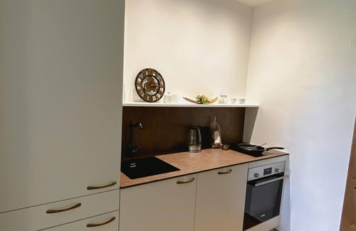 Aurolzmunster Apartment | Elegant Versailles Stay for 3 |Breakfast Included