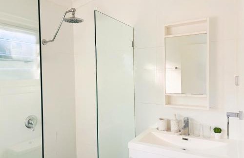 Kenmore House | Elegant Villa Near Shopping Mall