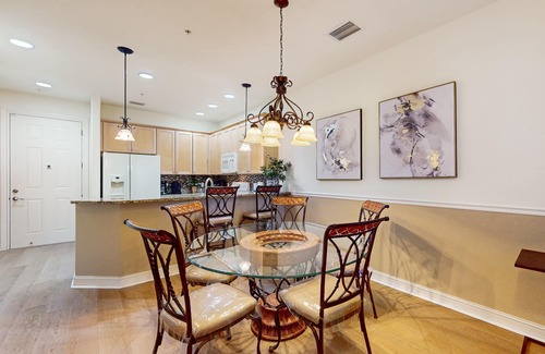 Ole House | Elegant villa with private lanai, desk, resort pool, spa & washer/dryer