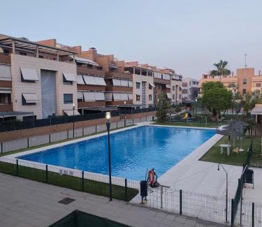 Camas Apartment | Elegante apartamento con piscina A un paso de Sevilla San Miguel
