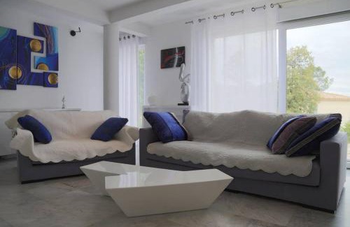 Connaux Villa | Elegante villa de 180m3 avec la superbe vue