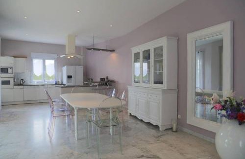 Connaux Villa | Elegante villa de 180m3 avec la superbe vue