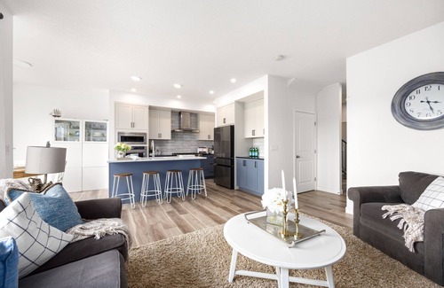Balzac House | ElegantLife: Spacious 5-Bedroom Retreat with Stunning Views 🏞️