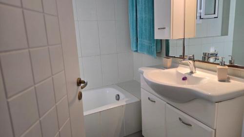 Loutra Oraias Elenis Apartment | Eleni Golden - Comfort Stay 2