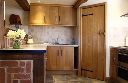 Bromyard Cottage | ELEPHANT COTTAGE, pet friendly, with a garden in Leominster