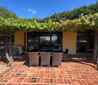 Myrrhee House | Elevation652 at Mt Bellevue in King Valley