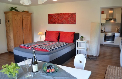 Hart Apartment | Elisabeth: 1-2 pers., 40sqm, walk-in shower, WLAN, separate garden with patio, ground floor