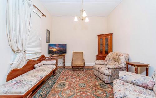 Grafton Apartment | Eliza 1875 Red Brick Duplex Townhouse