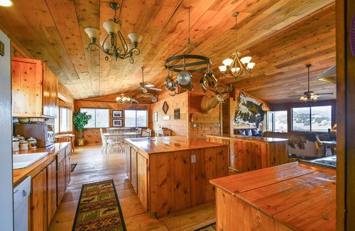 Gardner Cabin | Elk Haus Cabin, 5BR, 2.5 Bath, Pool Table, Sleeps 10-12, Super Private