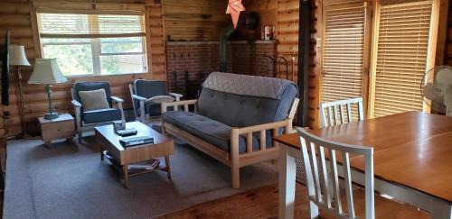 Union Dale House | Elk Mountain Ski Resort: Home on 21 Acres