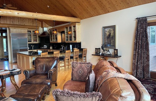 Emigrant House | Elk Run Ranch…Come enjoy the breath taking views of Paradise Valley & YNP
