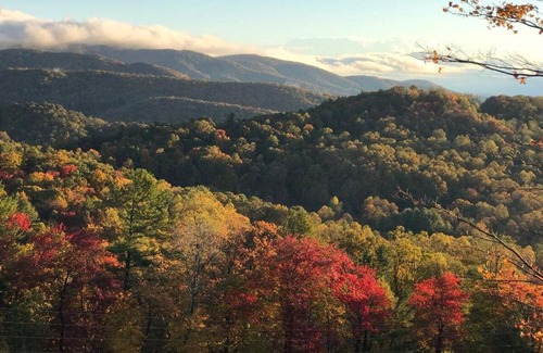 Apple Ridge Villa | Elkhorn Rustic Blowing Rock Cabin Amazing Views