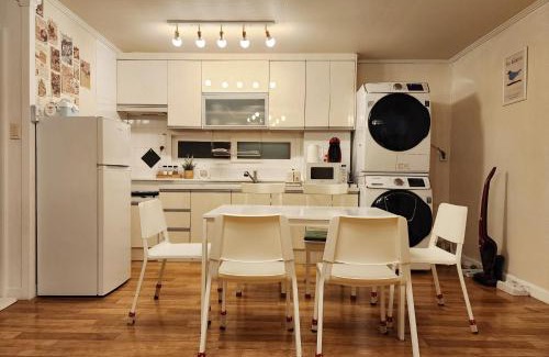 Sinjeong-dong Apartment | Ellastay Seoul Wide House Subway Station Area Family Travel Recommendation