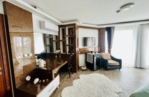 Akcay Bed & Breakfast | Ellawilla Suit House