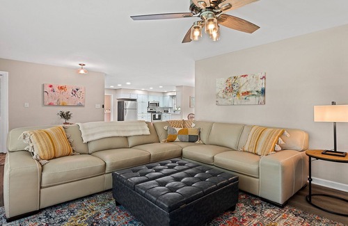 Clyde House | Elle Jay’s Nest, Centrally Located to Waynesville or Asheville