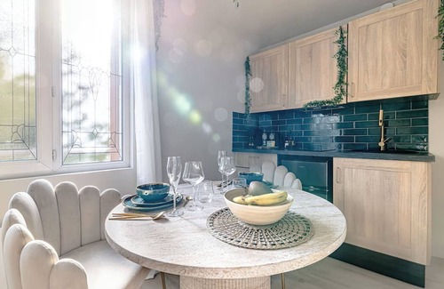 Evreux Apartment | Ellendor Private spa, luxury & starry skies