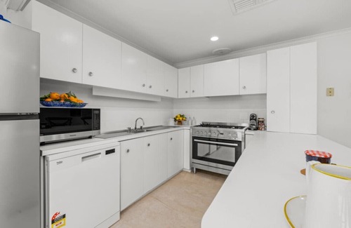 Benalla West House | Elm Cottage - Character in Benalla