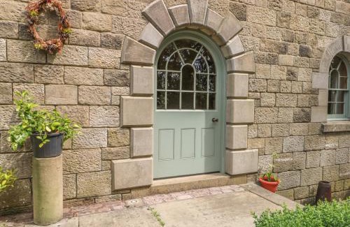 Longnor Apartment | Elmwood